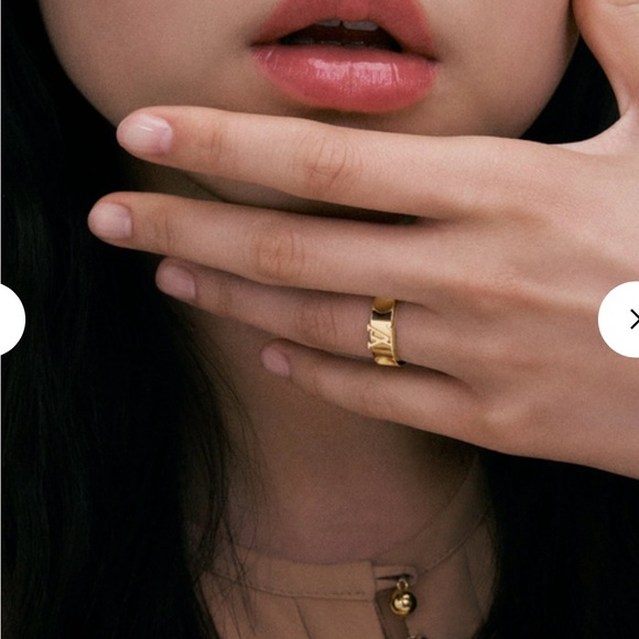 LOUIS VUITTON Berg Empreinte LV Ring 18k solid Yellow Gold sz 52 - Picture 11 of 14